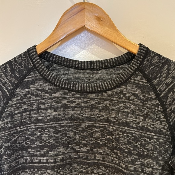 Lululemon Rest Less Pullover long sleeve - size 6 - Picture 2 of 4